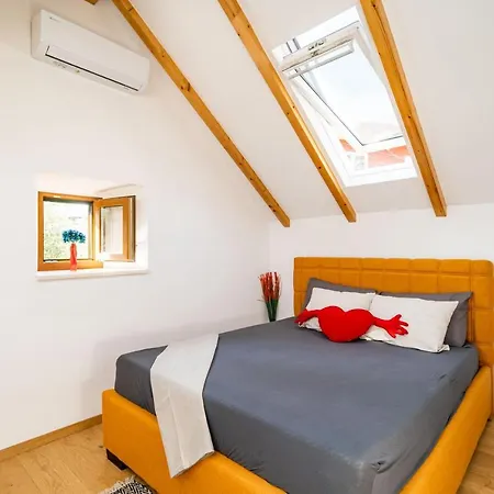 Loft Release Ruby Apartment *